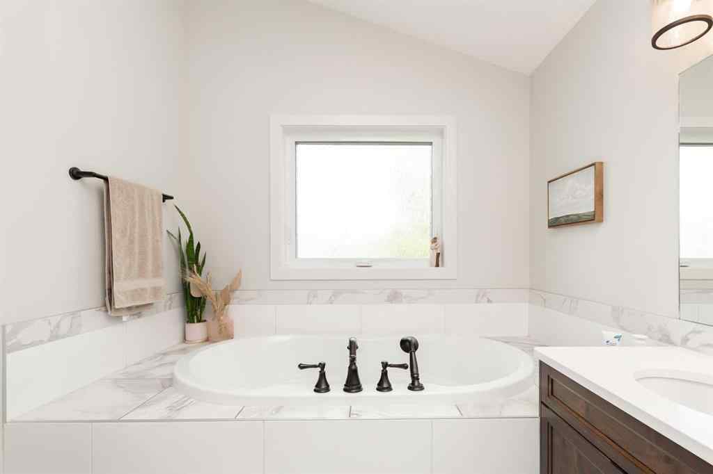 MLS® A2234545 - 5 Riverford Close W in Riverstone Lethbridge, Residential