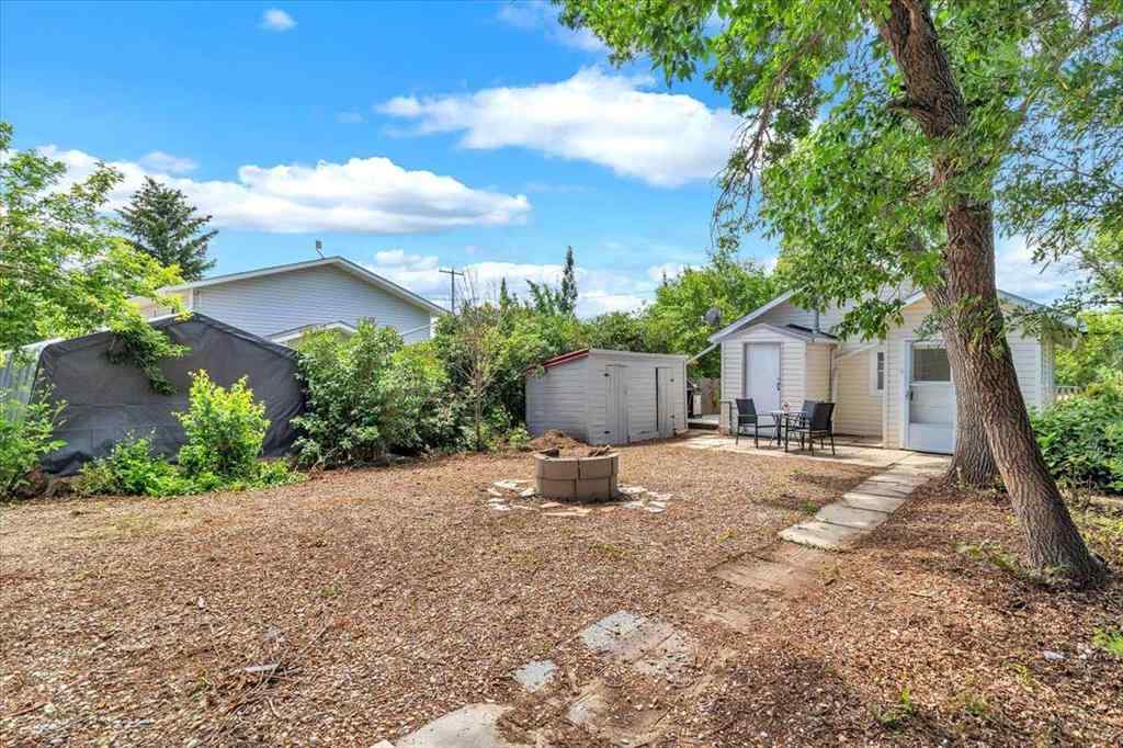 MLS® A2234552 - 817 East Road  in NONE Standard, Residential