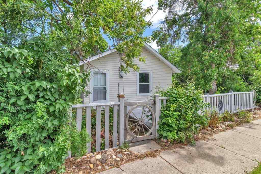 MLS® A2234552 - 817 East Road  in NONE Standard, Residential