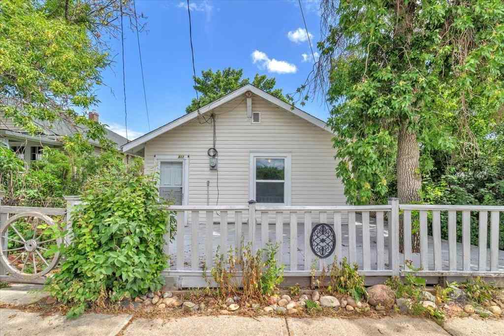 MLS® A2234552 - 817 East Road  in NONE Standard, Residential