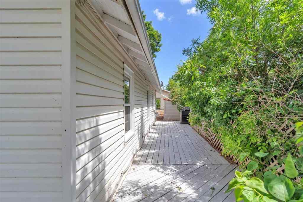 MLS® A2234552 - 817 East Road  in NONE Standard, Residential