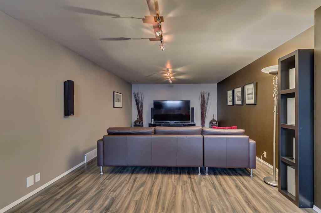 MLS® A2234606 - 210 Sienna Park Court SW in Signal Hill Calgary, Residential