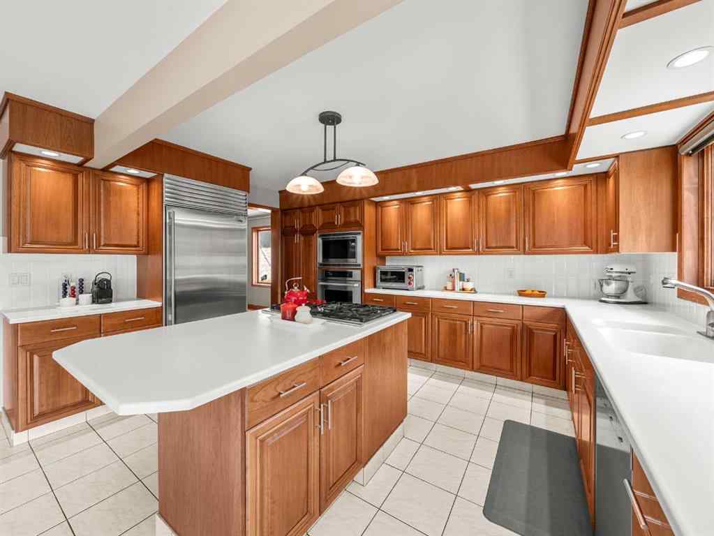 MLS® A2234735 - 146 Edgeview Road NW in Edgemont Calgary, Residential