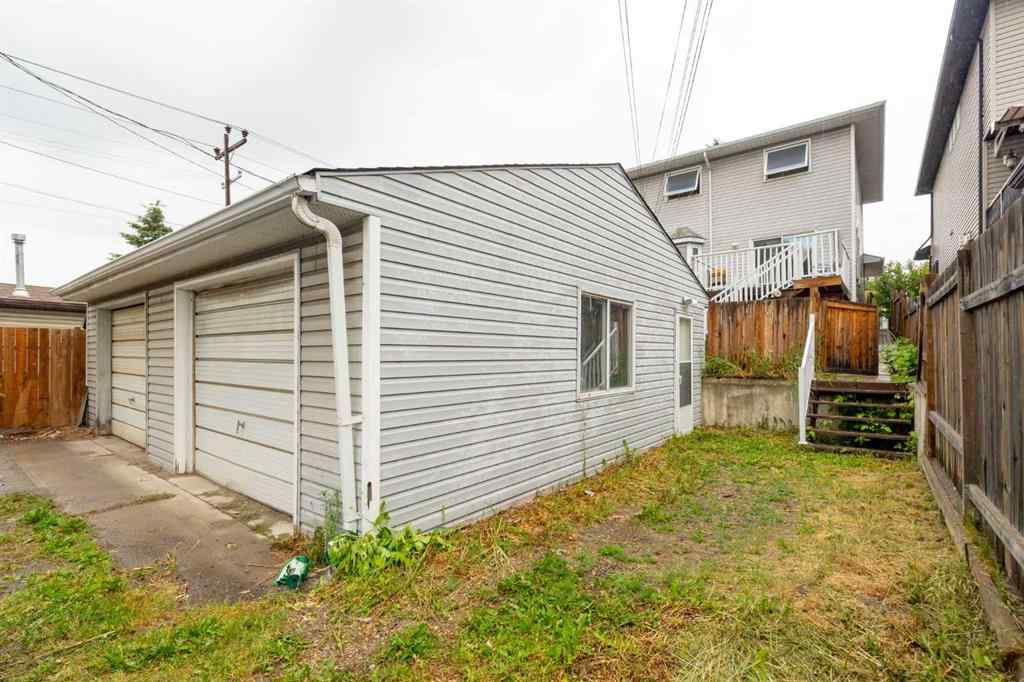 MLS® A2234737 - 2505 14 Avenue SE in Albert Park/Radisson Heights Calgary, Residential
