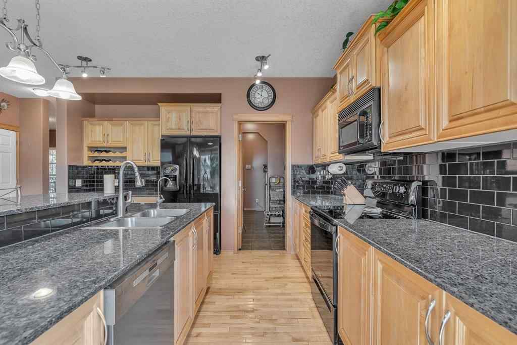 MLS® A2234754 - 116 Seagreen Link  in Rainbow Falls Chestermere, Residential