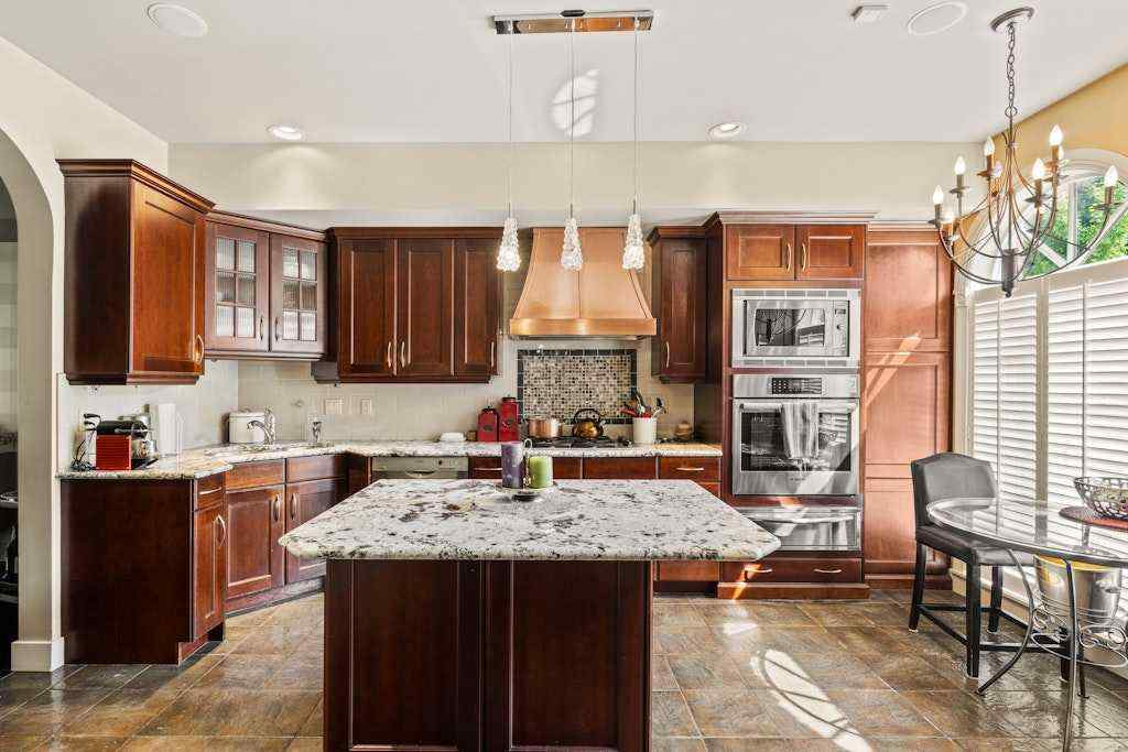 MLS® A2234768 - 2421 Erlton Street SW in Erlton Calgary, Residential