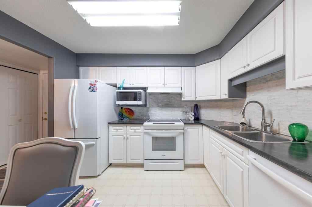 MLS® A2234782 - Unit #102 5116 49 Street  in Central Business District Lloydminster, Residential