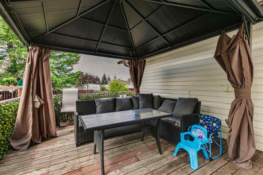 MLS® A2234845 - 85 Cedardale Crescent SW in Cedarbrae Calgary, Residential