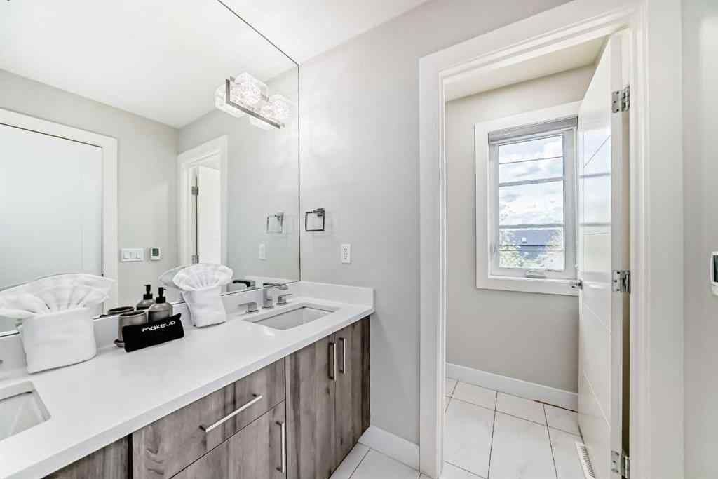 MLS® A2234866 - 301 5 Avenue NE in Crescent Heights Calgary, Multi-Family