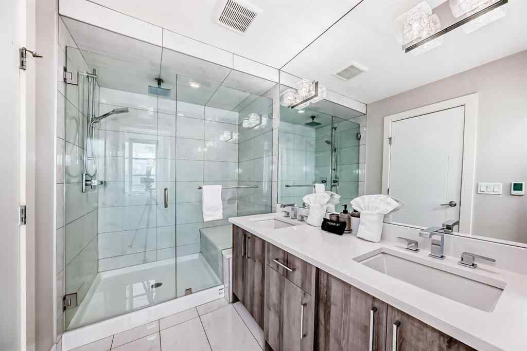 MLS® A2234866 - 301 5 Avenue NE in Crescent Heights Calgary, Multi-Family
