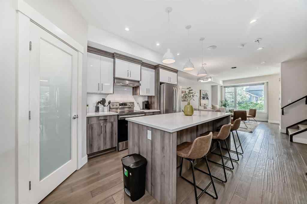 MLS® A2234866 - 301 5 Avenue NE in Crescent Heights Calgary, Multi-Family