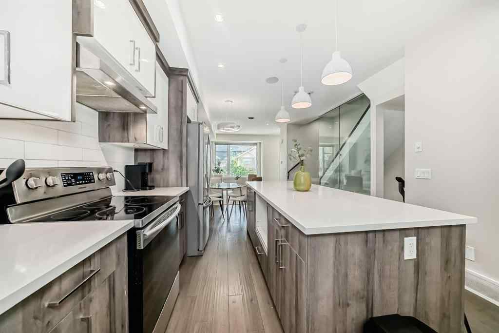 MLS® A2234866 - 301 5 Avenue NE in Crescent Heights Calgary, Multi-Family