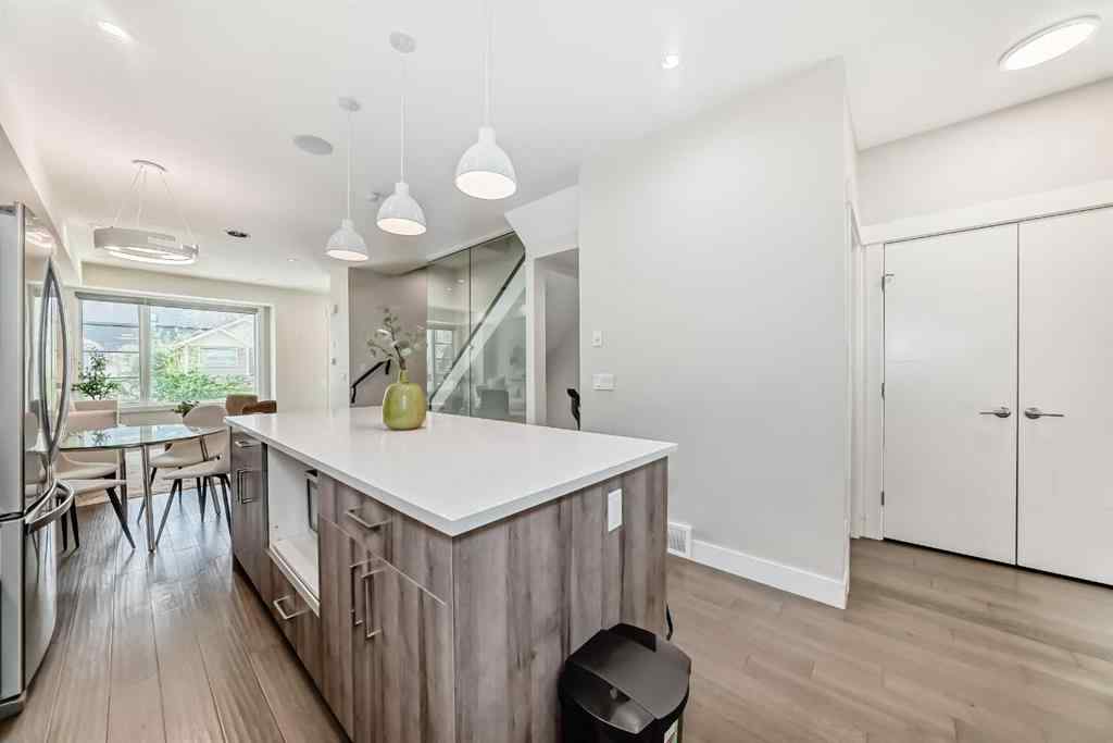 MLS® A2234866 - 301 5 Avenue NE in Crescent Heights Calgary, Multi-Family