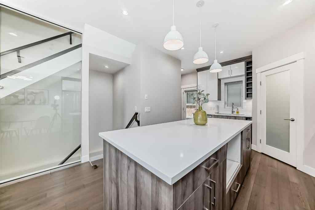 MLS® A2234866 - 301 5 Avenue NE in Crescent Heights Calgary, Multi-Family