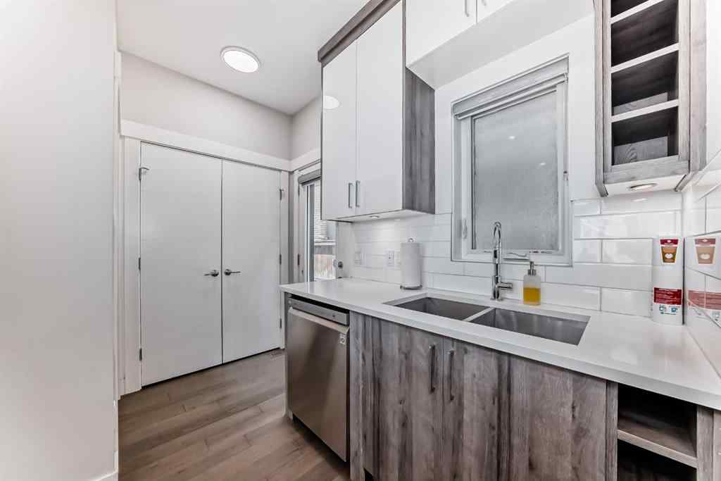 MLS® A2234866 - 301 5 Avenue NE in Crescent Heights Calgary, Multi-Family