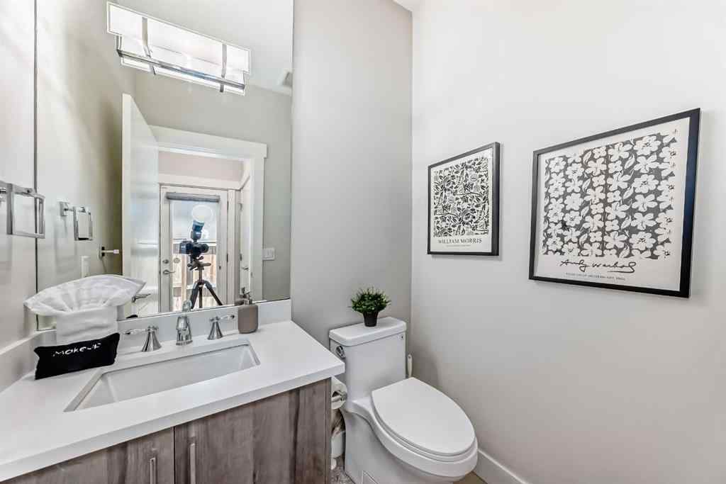MLS® A2234866 - 301 5 Avenue NE in Crescent Heights Calgary, Multi-Family