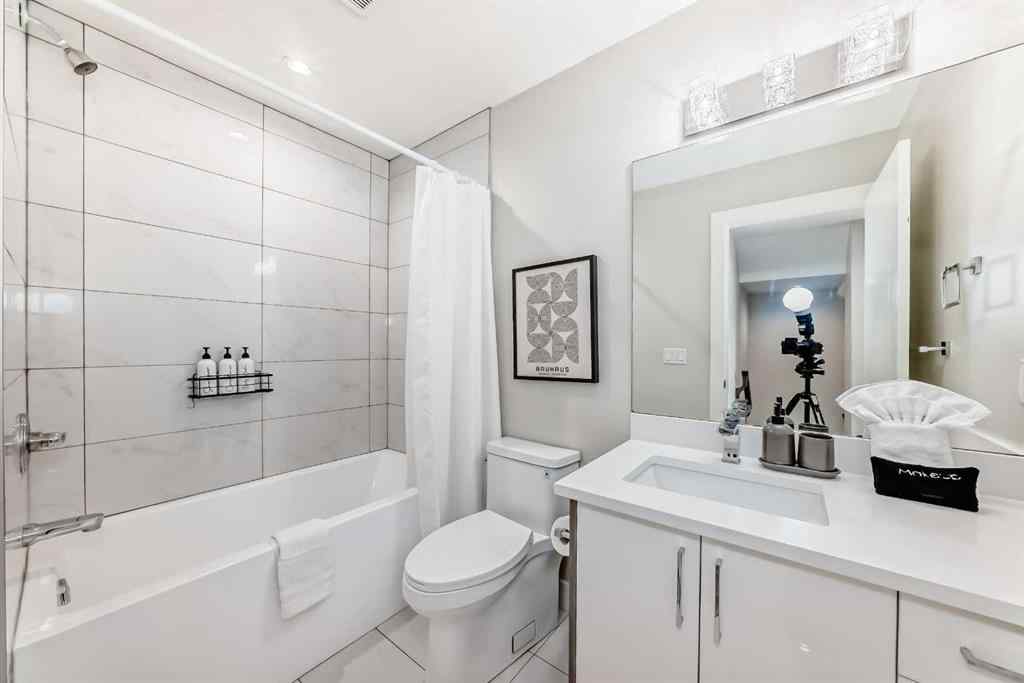 MLS® A2234866 - 301 5 Avenue NE in Crescent Heights Calgary, Multi-Family