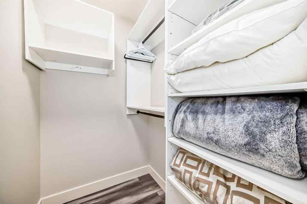MLS® A2234866 - 301 5 Avenue NE in Crescent Heights Calgary, Multi-Family