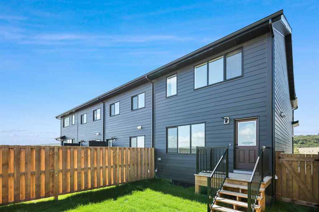 MLS® A2235022 - 914 Wolf Willow Boulevard SE in Wolf Willow Calgary, Residential