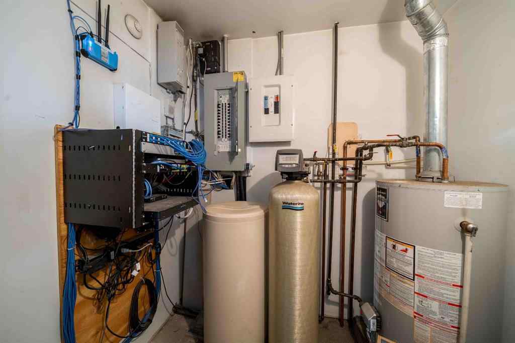 MLS® A2235039 - 150 Saskatchewan Drive NE in Redcliff Industrial Redcliff, Commercial
