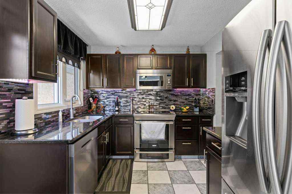 MLS® A2235053 - 40 Beacham Rise NW in Beddington Heights Calgary, Residential