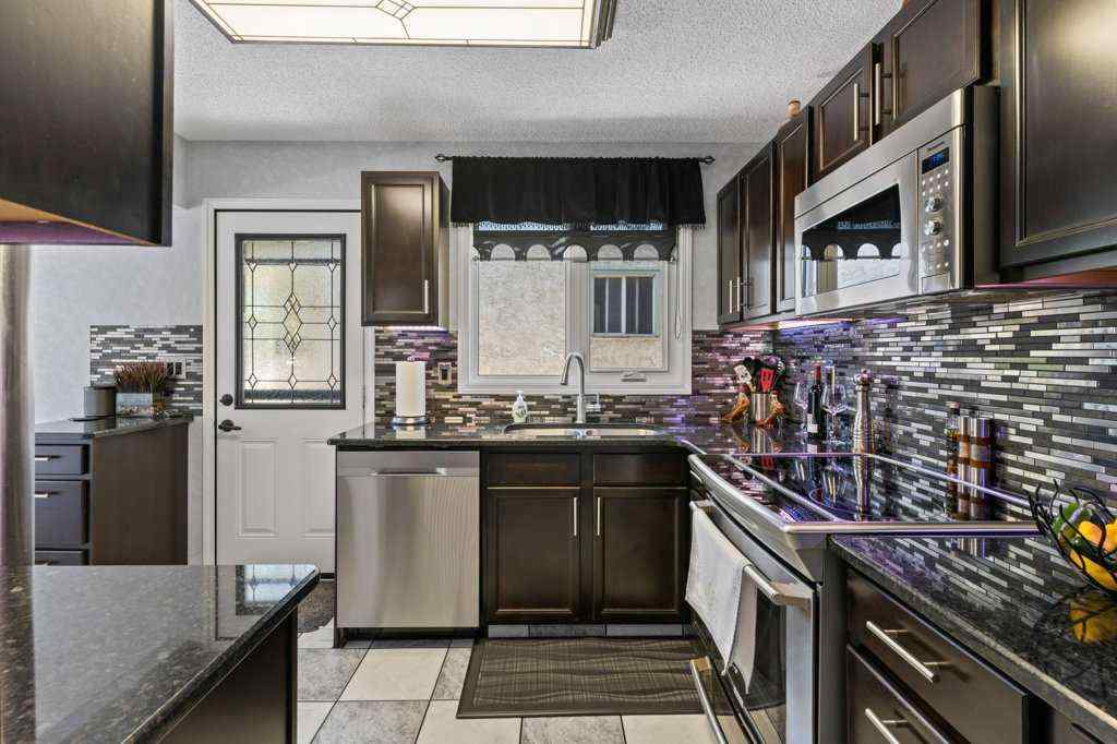 MLS® A2235053 - 40 Beacham Rise NW in Beddington Heights Calgary, Residential