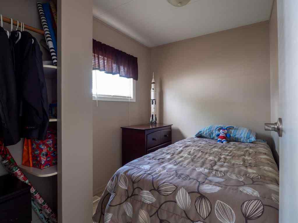 MLS® A2235066 - 129 Grey Crescent  in Gregoire Park Fort McMurray, Residential