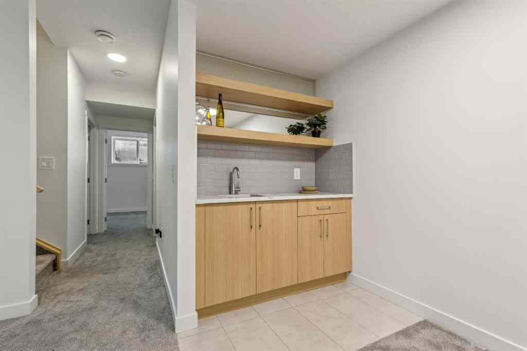 MLS® A2235097 - Unit #1 413 13 Avenue NE in Renfrew Calgary, Residential
