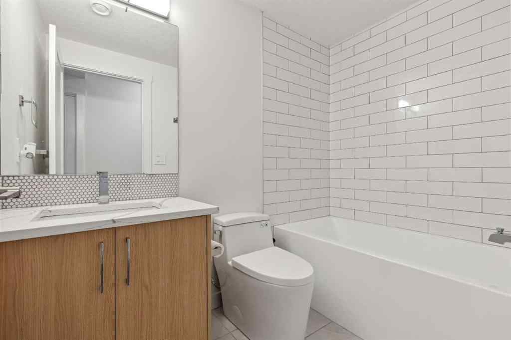 MLS® A2235097 - Unit #1 413 13 Avenue NE in Renfrew Calgary, Residential