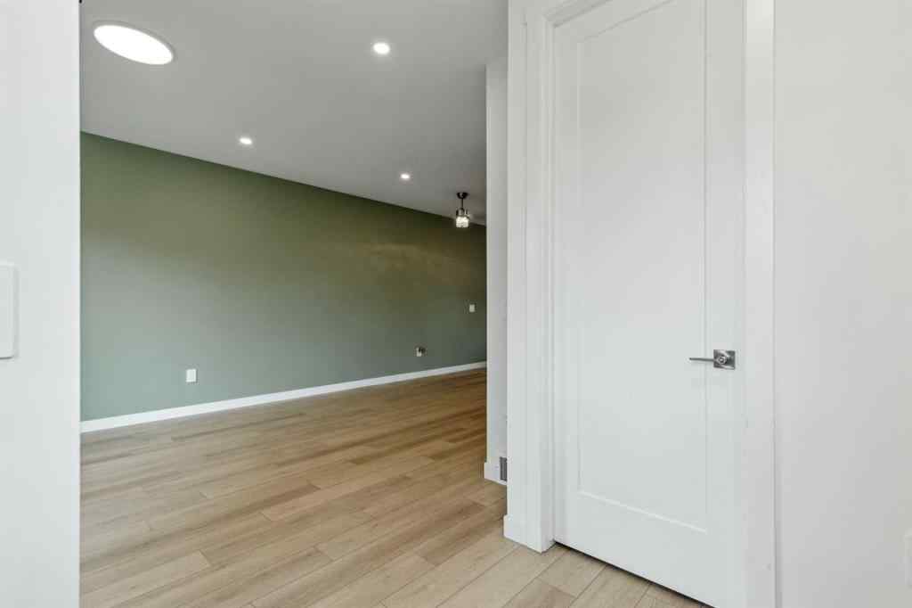 MLS® A2235097 - Unit #1 413 13 Avenue NE in Renfrew Calgary, Residential
