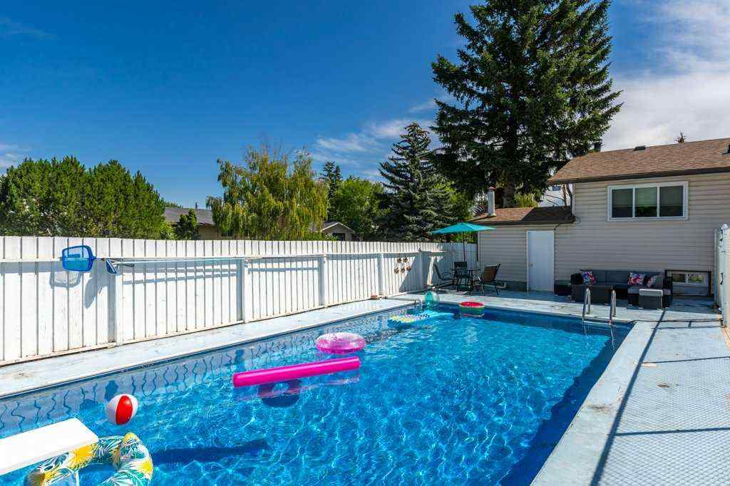 MLS® A2235157 - 235 Allan Crescent SE in Acadia Calgary, Residential