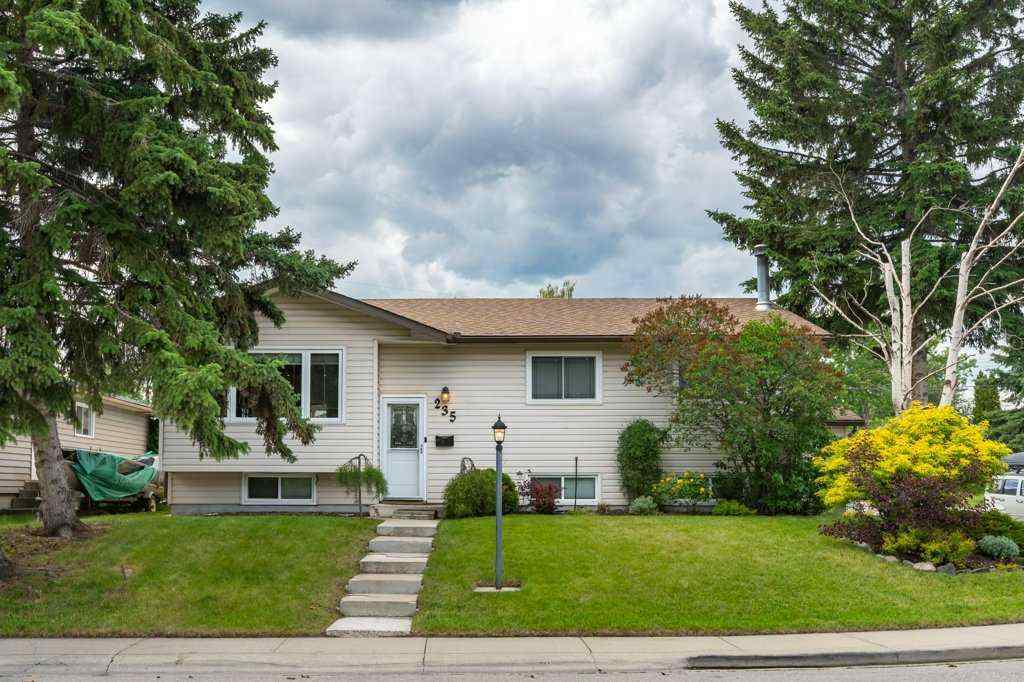 MLS® A2235157 - 235 Allan Crescent SE in Acadia Calgary, Residential