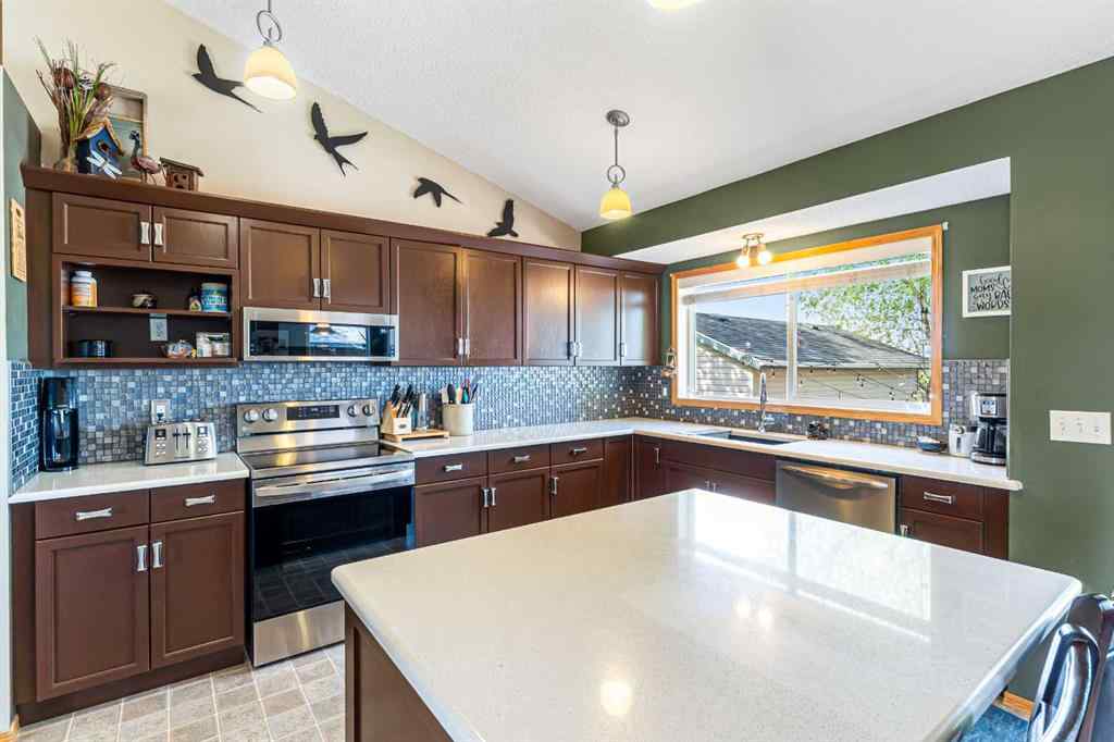 MLS® A2235217 - 424 Sunset Link  in NONE Crossfield, Residential