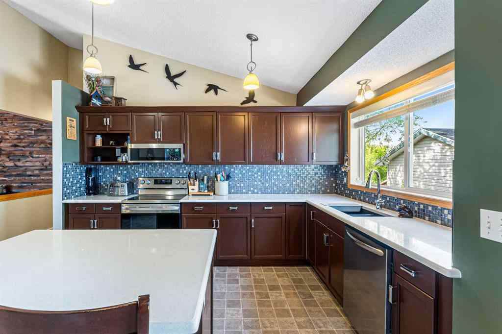 MLS® A2235217 - 424 Sunset Link  in NONE Crossfield, Residential