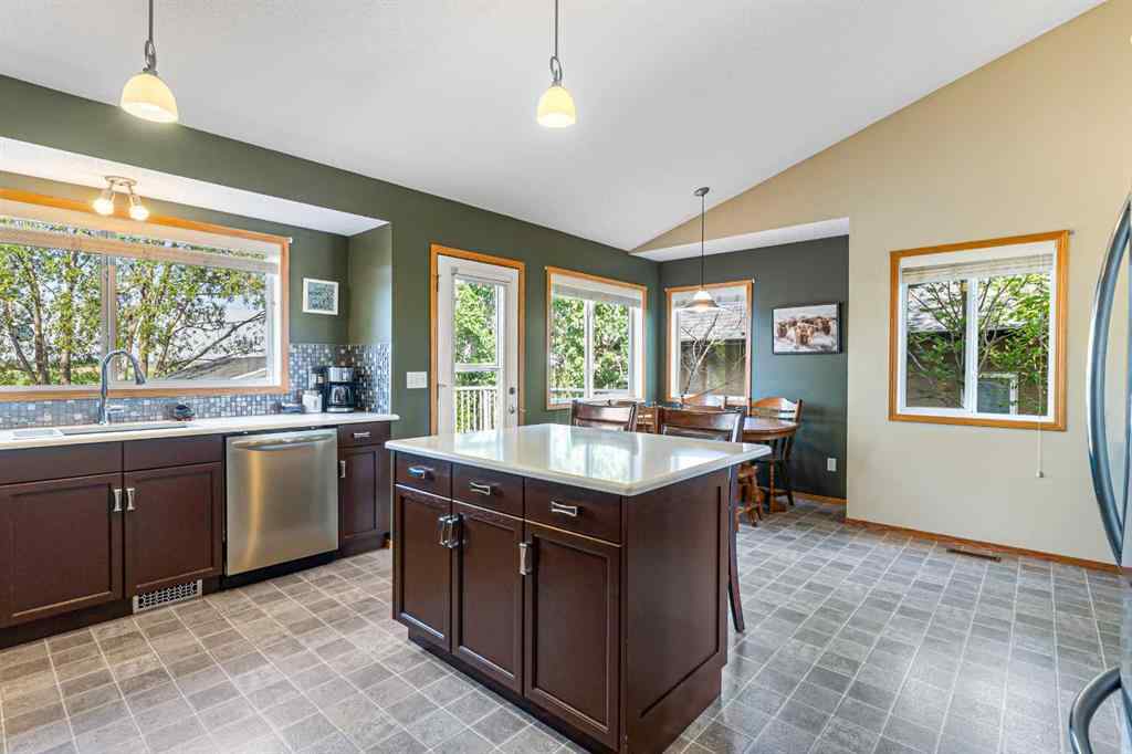 MLS® A2235217 - 424 Sunset Link  in NONE Crossfield, Residential