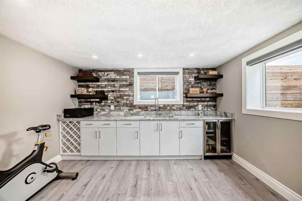 MLS® A2235228 - 2415 9 Avenue NW in West Hillhurst Calgary, Residential