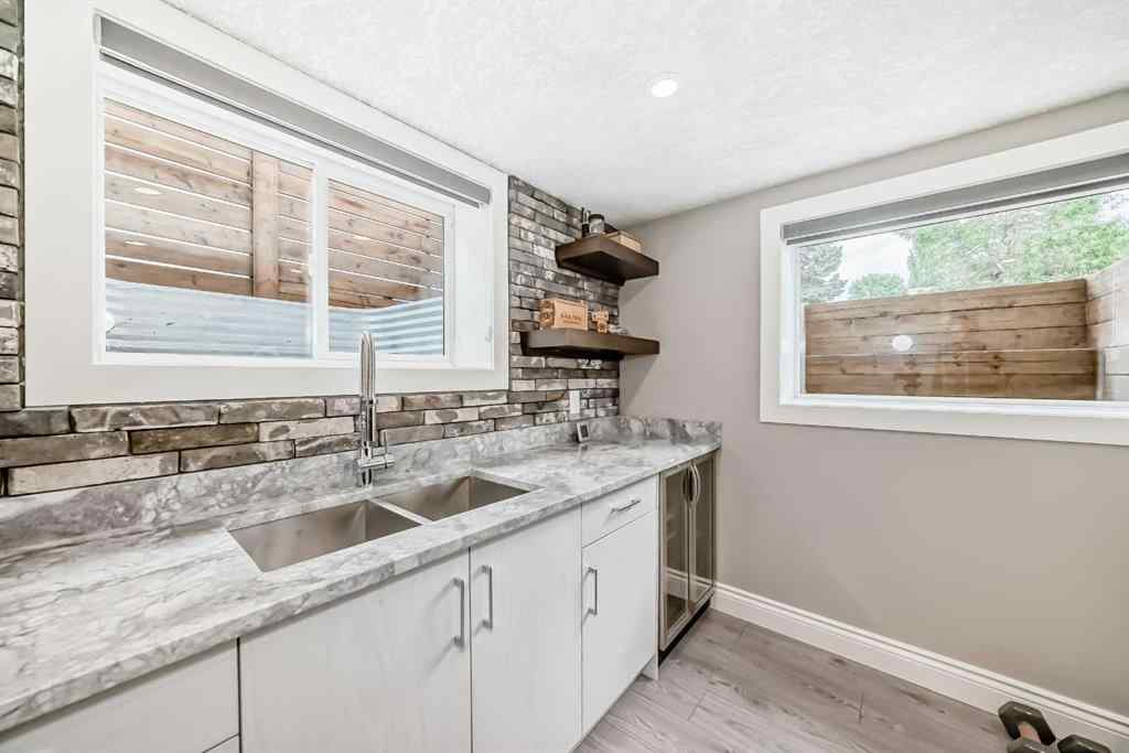 MLS® A2235228 - 2415 9 Avenue NW in West Hillhurst Calgary, Residential