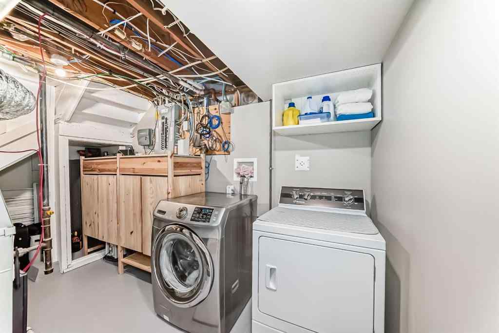 MLS® A2235228 - 2415 9 Avenue NW in West Hillhurst Calgary, Residential