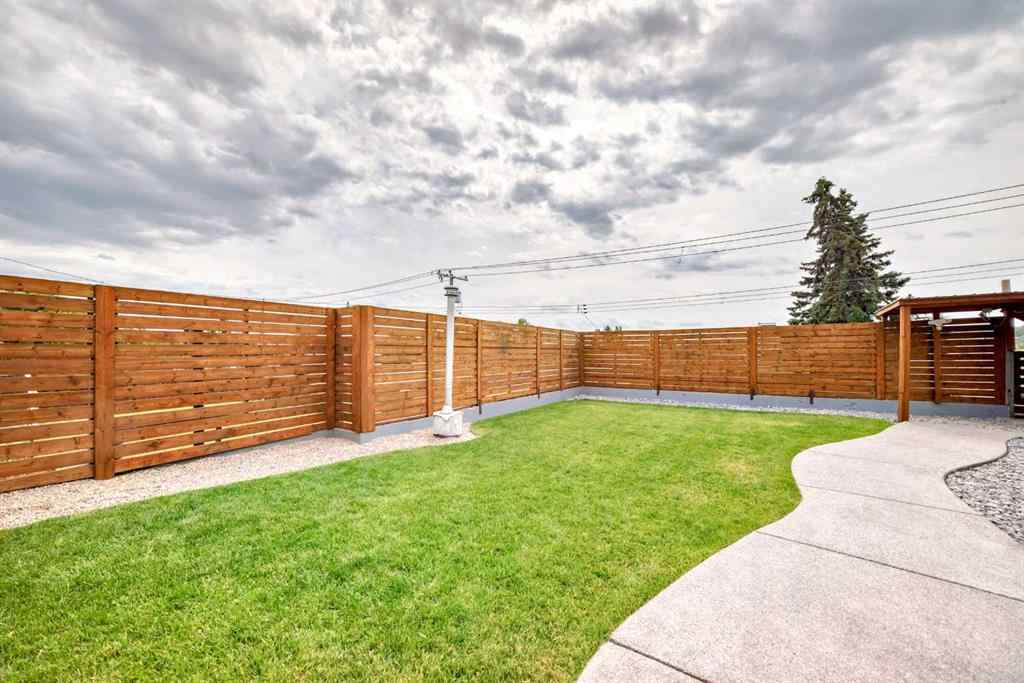 MLS® A2235228 - 2415 9 Avenue NW in West Hillhurst Calgary, Residential