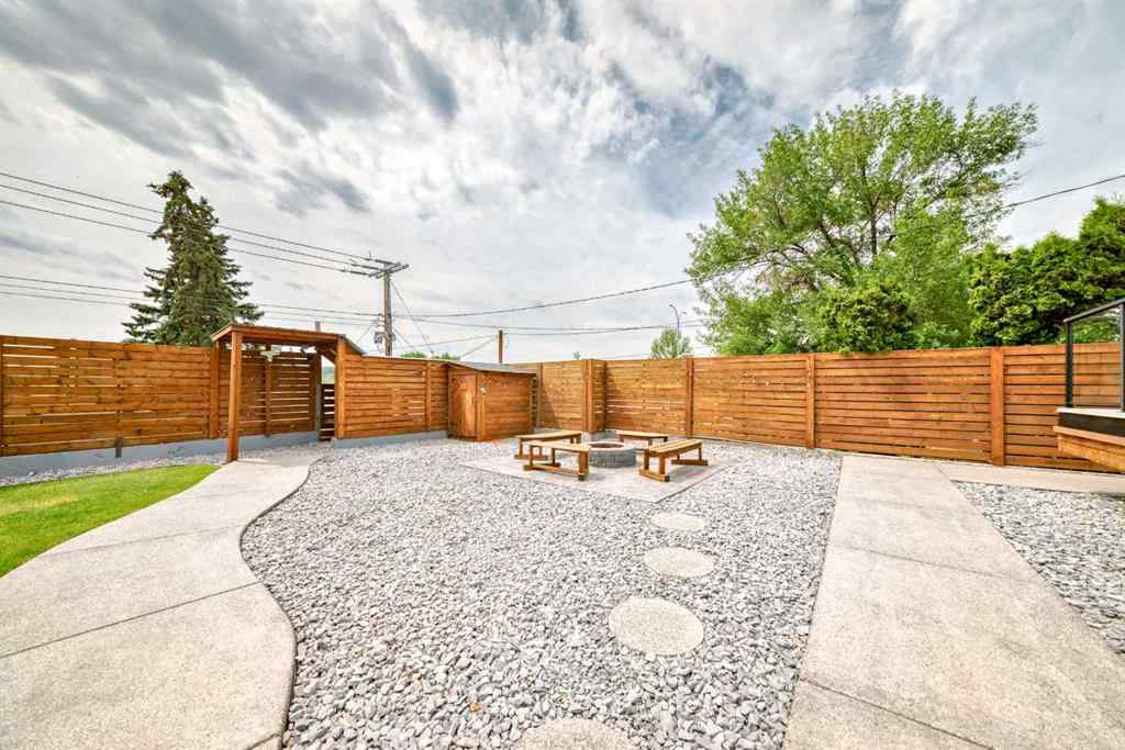 MLS® A2235228 - 2415 9 Avenue NW in West Hillhurst Calgary, Residential
