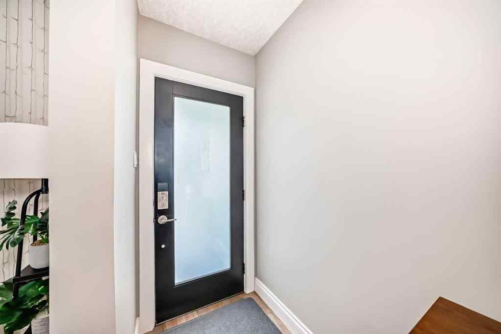 MLS® A2235228 - 2415 9 Avenue NW in West Hillhurst Calgary, Residential