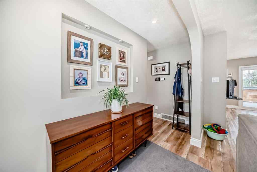 MLS® A2235228 - 2415 9 Avenue NW in West Hillhurst Calgary, Residential