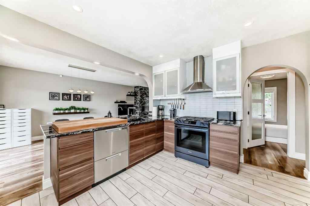 MLS® A2235228 - 2415 9 Avenue NW in West Hillhurst Calgary, Residential