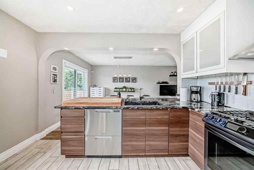 MLS® A2235228 - 2415 9 Avenue NW in West Hillhurst Calgary, Residential