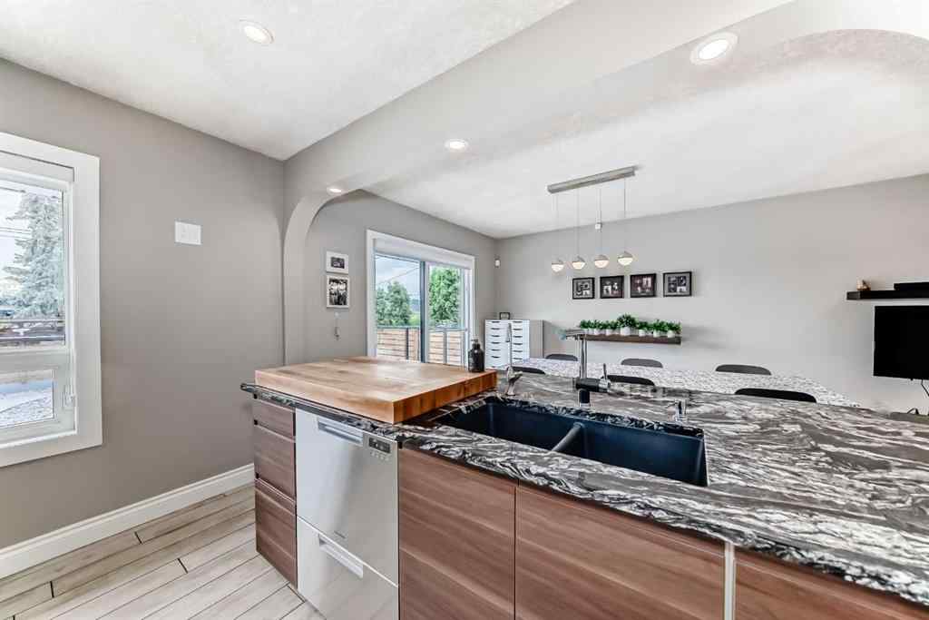 MLS® A2235228 - 2415 9 Avenue NW in West Hillhurst Calgary, Residential