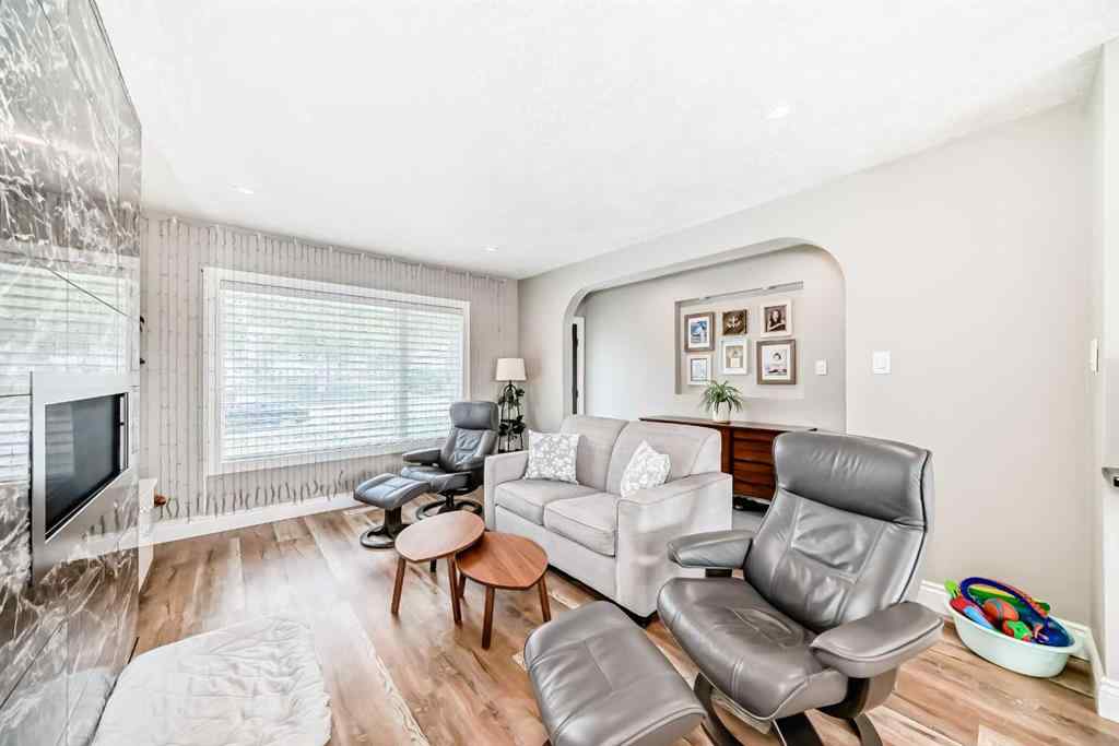 MLS® A2235228 - 2415 9 Avenue NW in West Hillhurst Calgary, Residential
