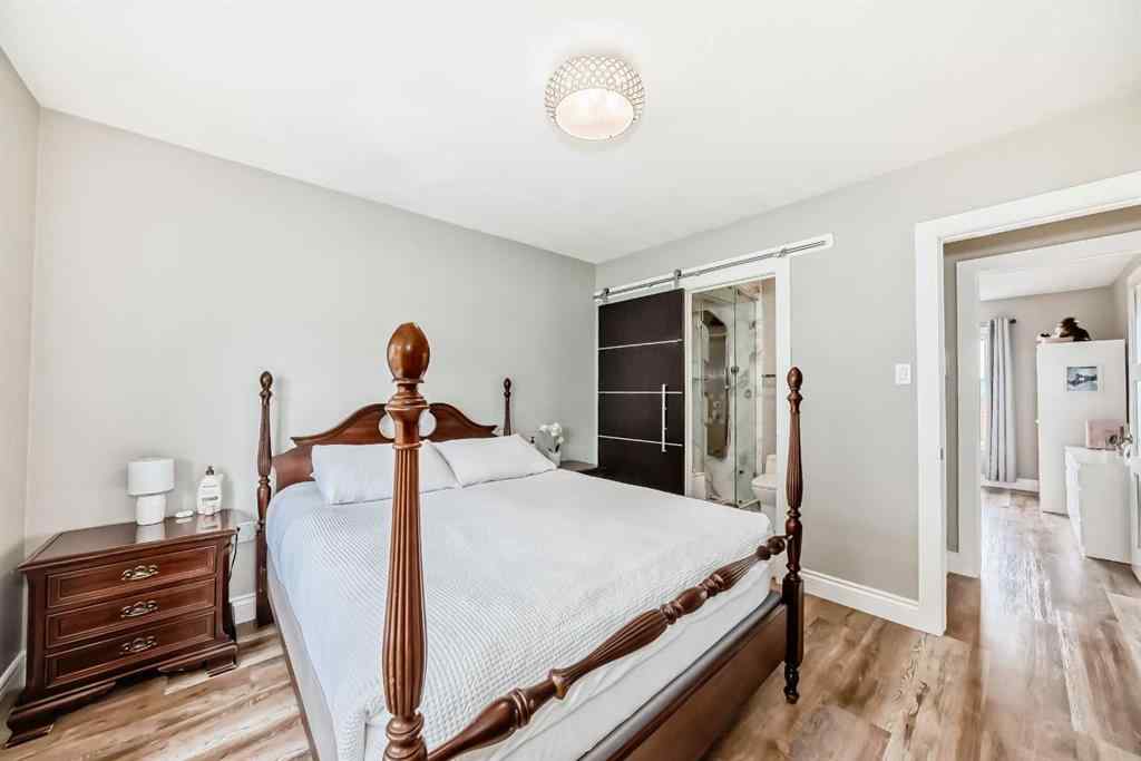 MLS® A2235228 - 2415 9 Avenue NW in West Hillhurst Calgary, Residential