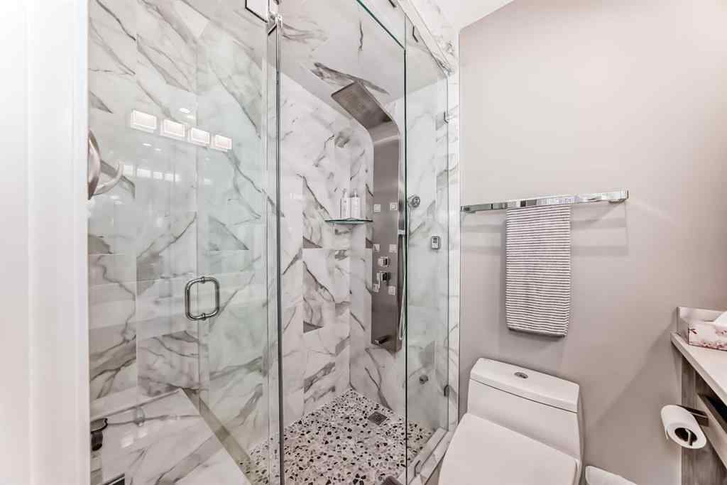 MLS® A2235228 - 2415 9 Avenue NW in West Hillhurst Calgary, Residential