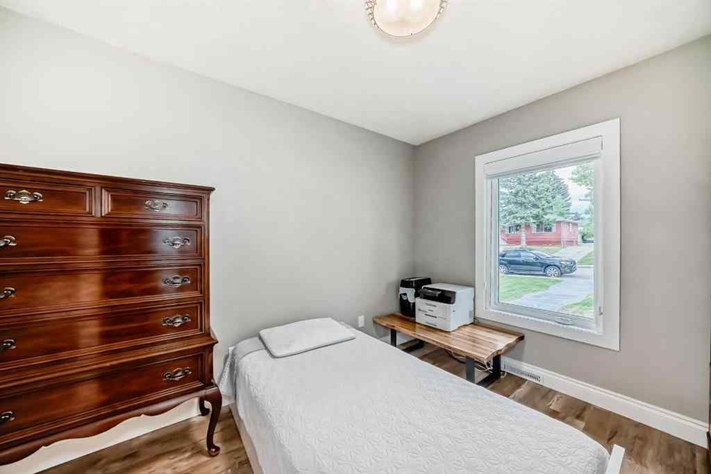 MLS® A2235228 - 2415 9 Avenue NW in West Hillhurst Calgary, Residential