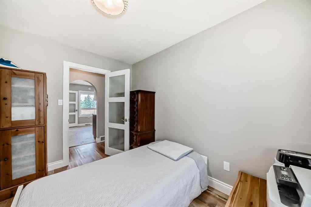 MLS® A2235228 - 2415 9 Avenue NW in West Hillhurst Calgary, Residential